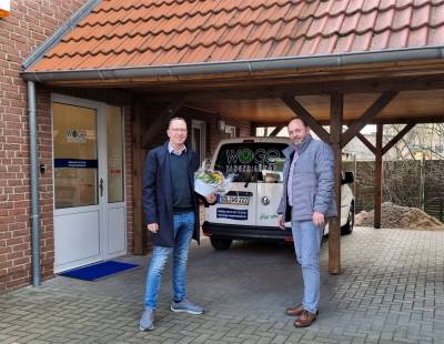 Gratulation zum Umzug in das neue Verwaltungsgeb�ude v.l. Ringo Schmidt - Vorstandsvorsitzender der Wohnungsgenossenschaft in Tangerm�nde, Thomas Staudt MdL