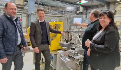 v.l.: Thomas Staudt, Gesch�ftsf�hrer Dr. Schnell, Anlagenfahrer Hartmut Nehte und Betriebsleiterin Walbora Gellert