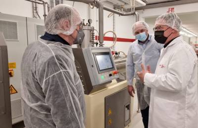 Foto 1: v.l.: MP Dr. Haseloff, MdL Thomas Staudt, Gesch�ftsf�hrer Olaf Stehwien
