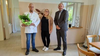 Foto: v.l. Inhaber Philipp Rhodmann, seine Frau Alexandra Pagels, Thomas Staudt MdL