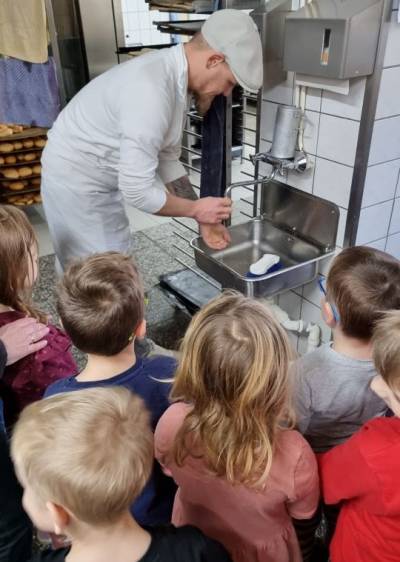 Vor dem Backen H�nde waschen