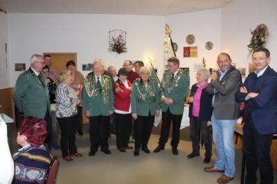 Lukas K�ppe (4.v.r.) ludt zum Neujahrsempfang ein