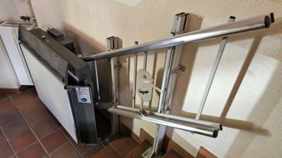 Hebeb�hne im Rathaus Genthin, allerdings reicht sie nur f�r das Erdgeschoss