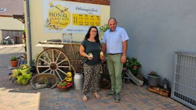 v.l. Inhaberin Doreen Kohrt und Thomas Staudt MdL