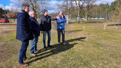 v.l. B�rgermeister Andreas Brohm, Abt.-Ltr. Fu�ball Michael H�ussler, Vorsitzender Rainer Dittrich, Thomas Staudt MdL