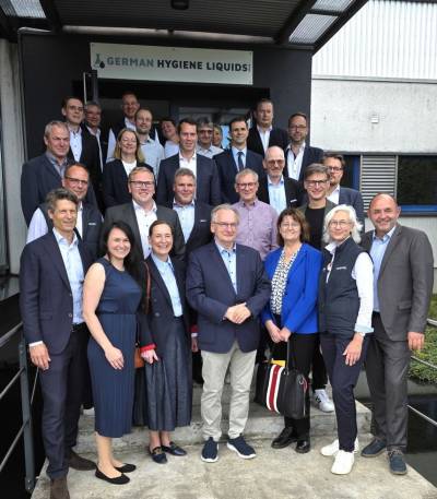 Alle Teilnehmer des Firmenbesuches von German Hygiene Liquids in Genthin