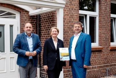v.l. Thomas Staudt, Nicole Golz, Ministerpr�sident Sven Schulze
Foto: Steffen B�ttcher