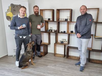 v.l. Christoph Albrecht, Martin Fettinger und Thomas Staudt MdL in den neuen R�umlichkeiten