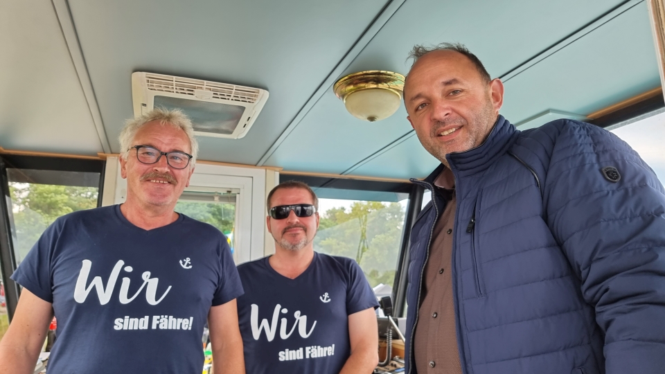 Thomas Staudt (re.) mit Mitarbeitern der NJL